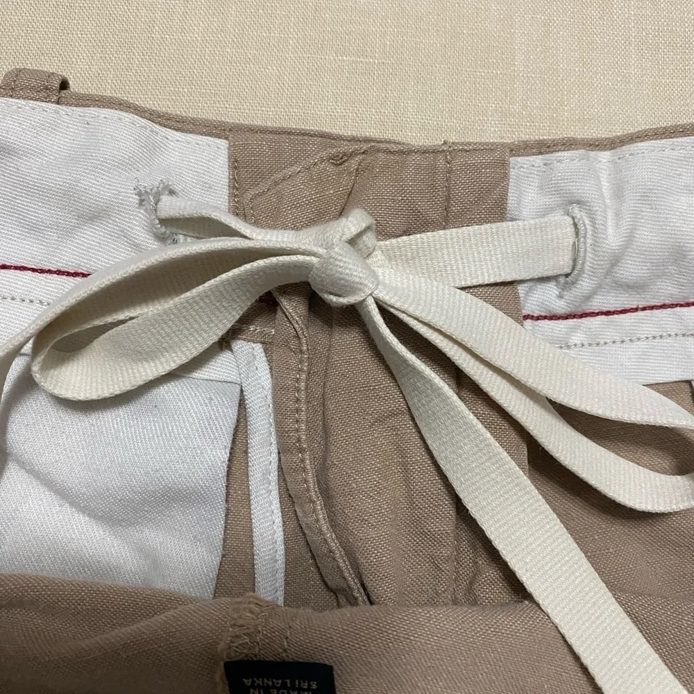Banana Republic Men's Relaxed Fit 31X32 Khaki Chinos Pants.